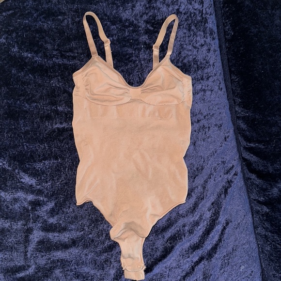 SKIMS Intimates & Sleepwear Seamless Sculpt Low Back Thong Bodysuit